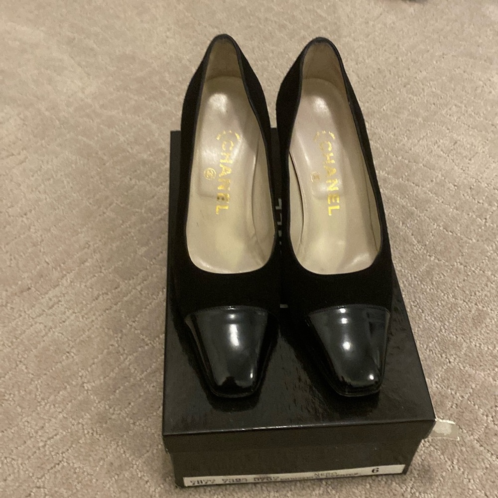 Chanel vintage pumps in suede and patent